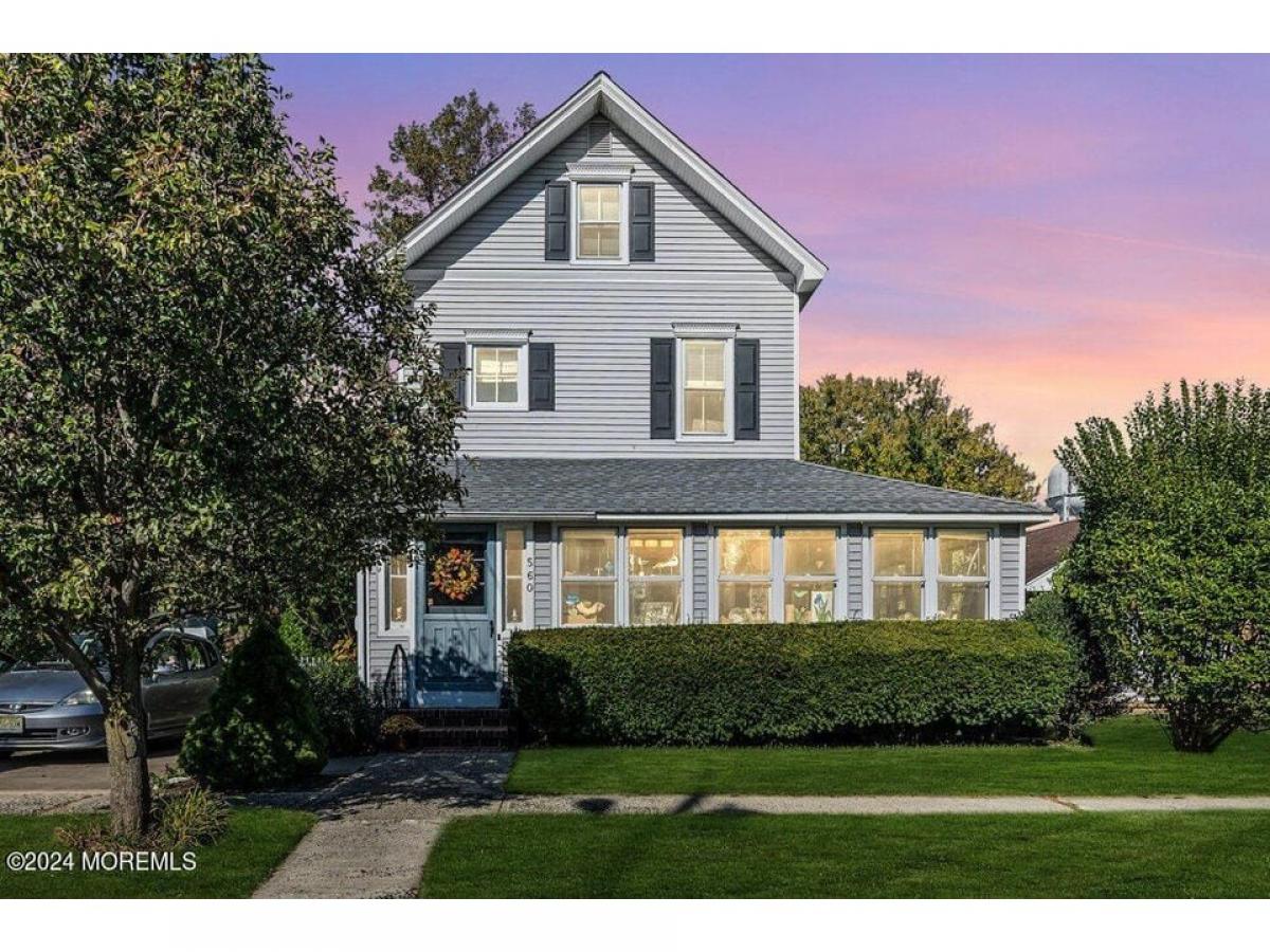 Picture of Home For Sale in Spring Lake Heights, New Jersey, United States