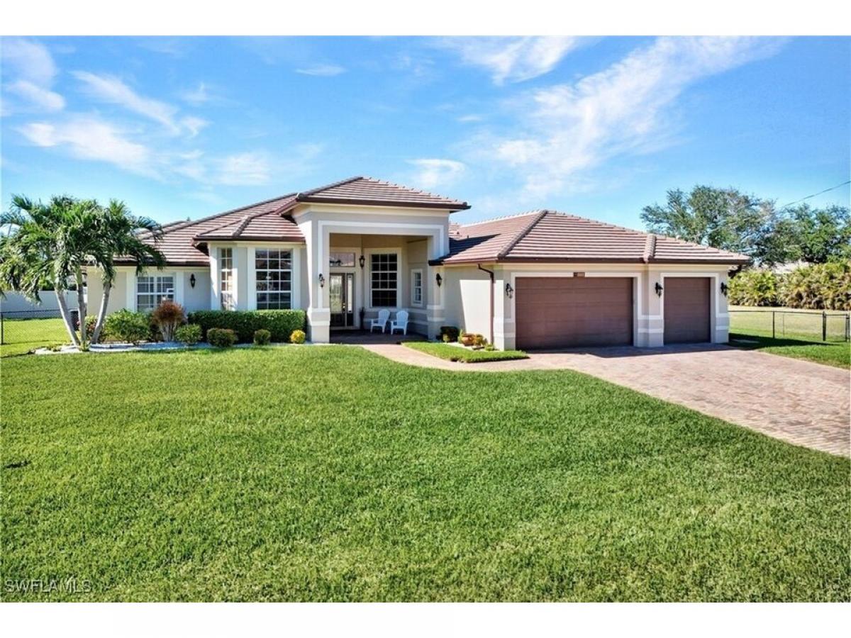 Picture of Home For Sale in Cape Coral, Florida, United States