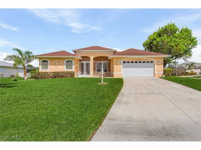 Home For Sale in Cape Coral, Florida