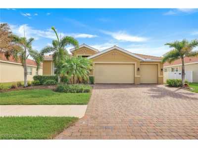 Home For Sale in Cape Coral, Florida