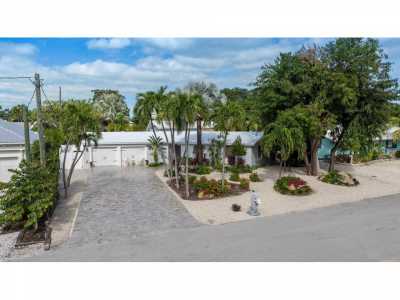 Home For Sale in Plantation Key, Florida