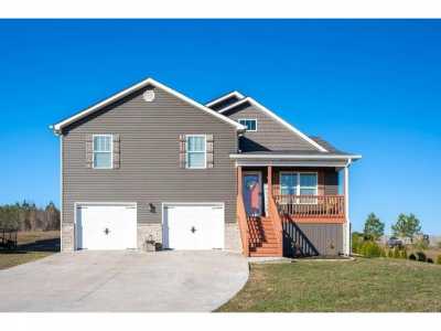 Home For Sale in Tunnel Hill, Georgia