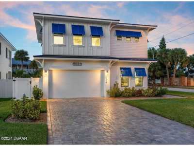 Home For Sale in New Smyrna Beach, Florida