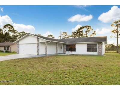 Home For Sale in Edgewater, Florida