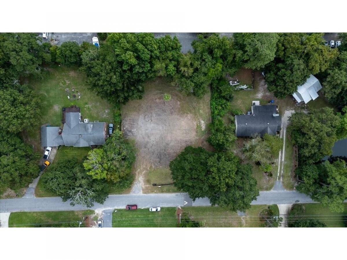 Picture of Residential Land For Sale in Mount Pleasant, South Carolina, United States