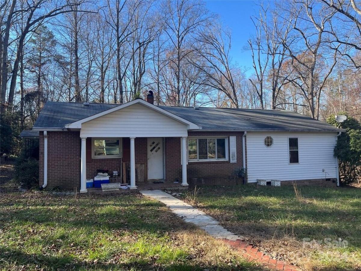 Picture of Home For Sale in Connelly Springs, North Carolina, United States