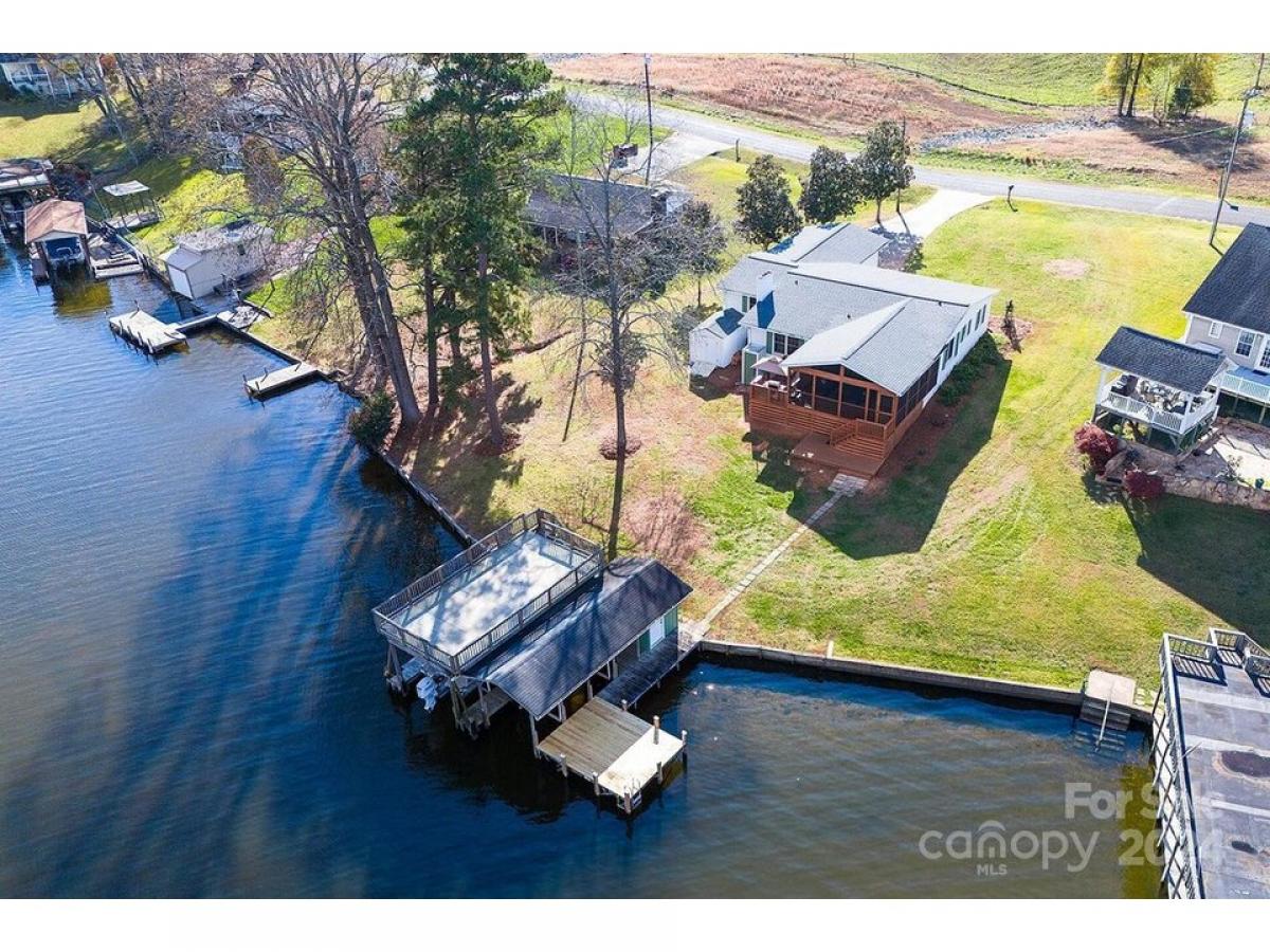 Picture of Home For Sale in Norwood, North Carolina, United States