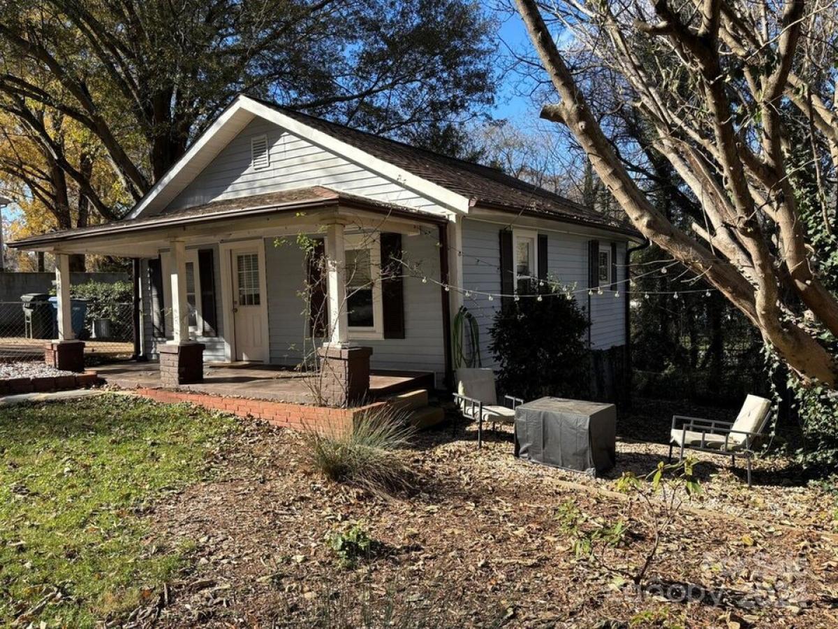 Picture of Home For Sale in Hickory, North Carolina, United States