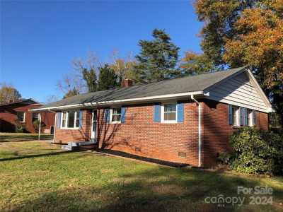 Home For Sale in Rutherfordton, North Carolina