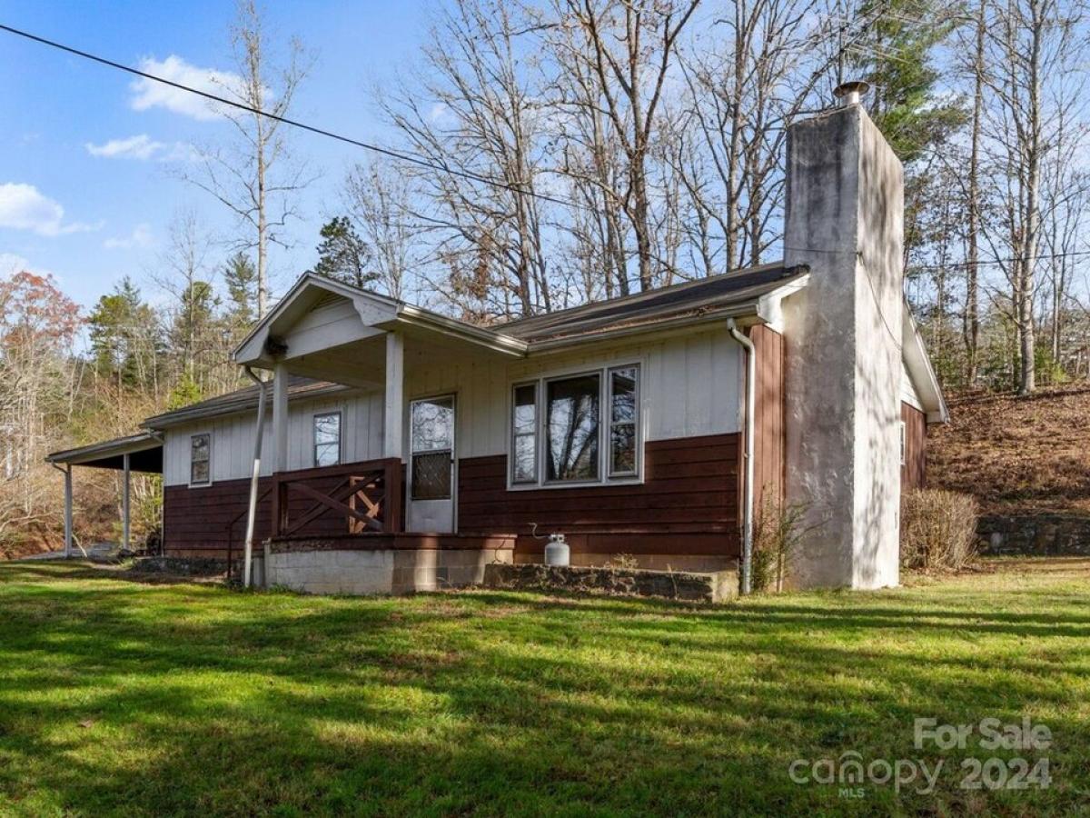 Picture of Home For Sale in Candler, North Carolina, United States