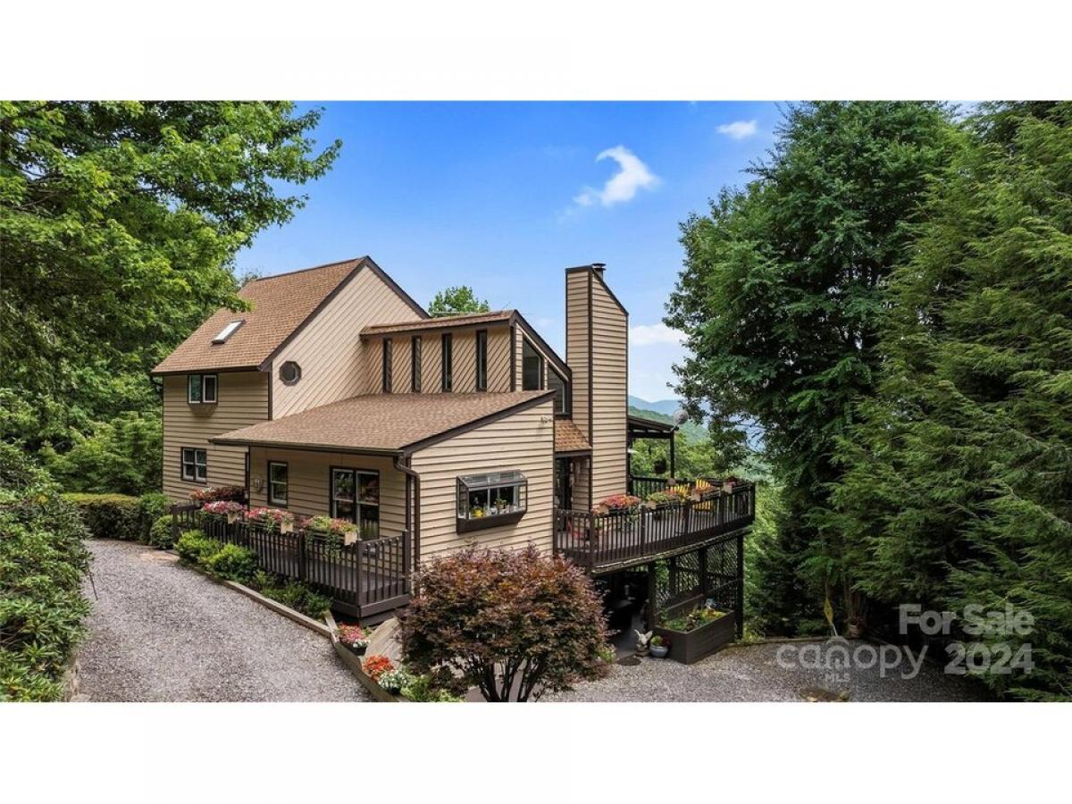 Picture of Home For Sale in Fairview, North Carolina, United States