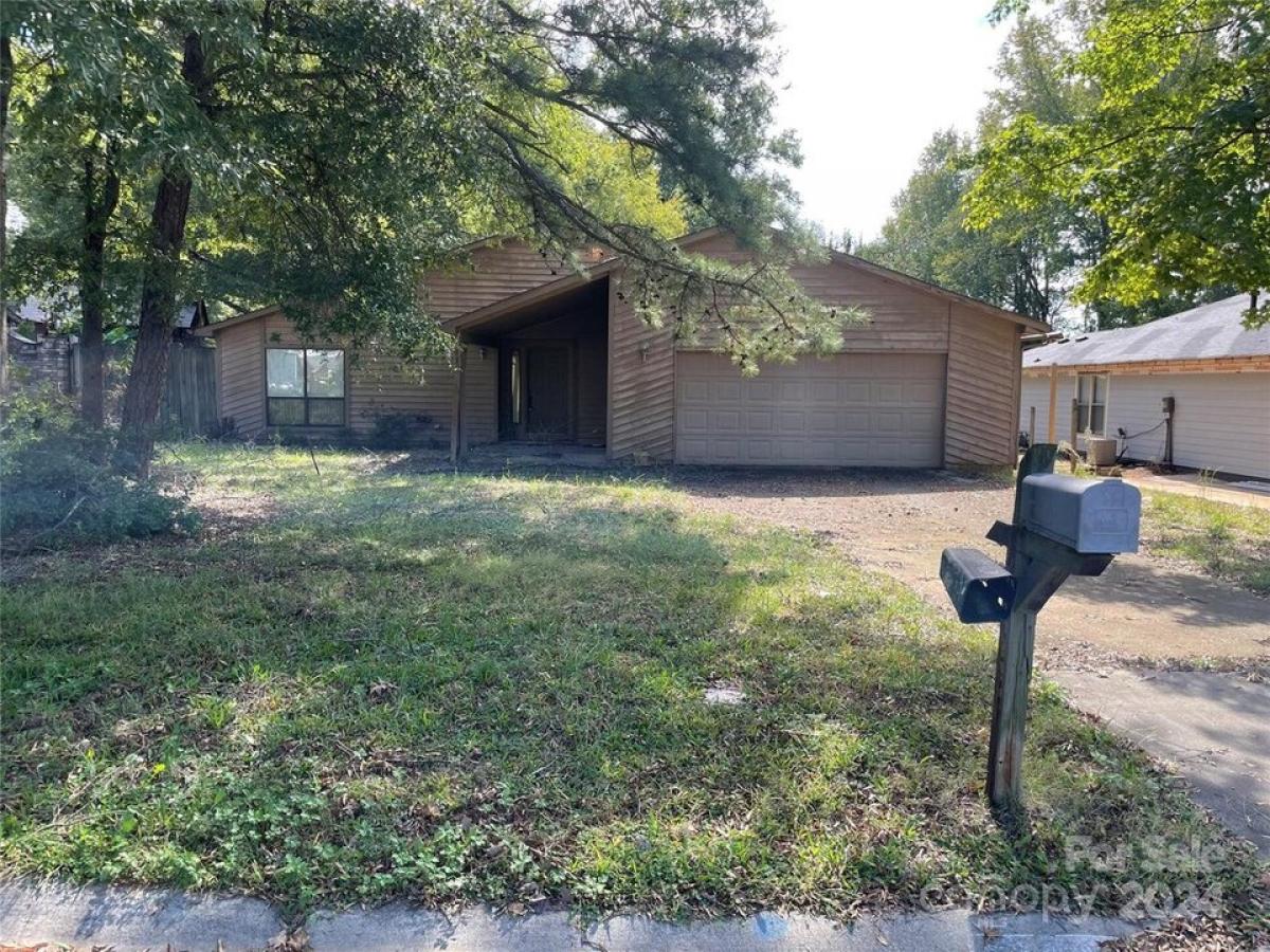 Picture of Home For Sale in Charlotte, North Carolina, United States