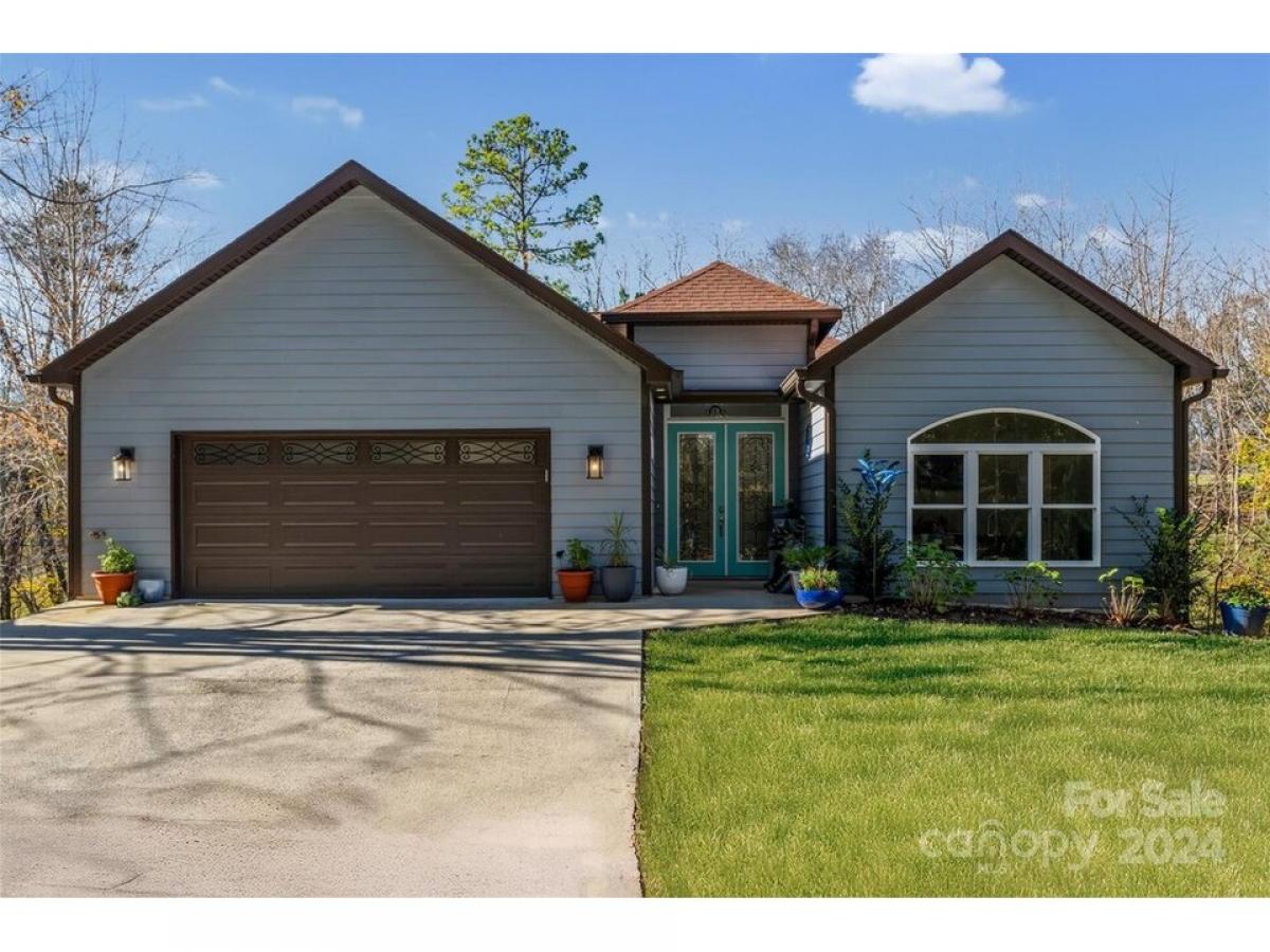 Picture of Home For Sale in Weaverville, North Carolina, United States