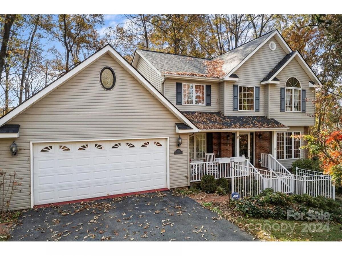 Picture of Home For Sale in Candler, North Carolina, United States