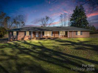 Home For Sale in Rutherfordton, North Carolina