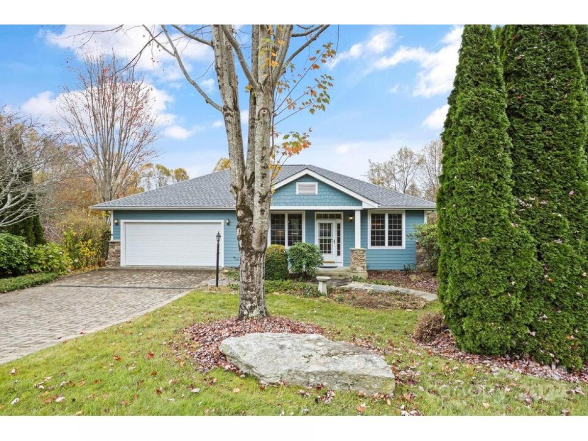 Picture of Home For Sale in Flat Rock, North Carolina, United States