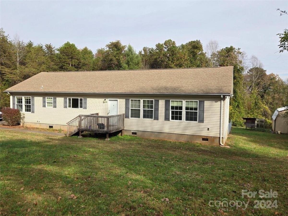 Picture of Home For Sale in Hickory, North Carolina, United States