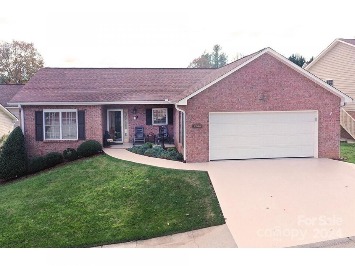 Picture of Home For Sale in Lenoir, North Carolina, United States