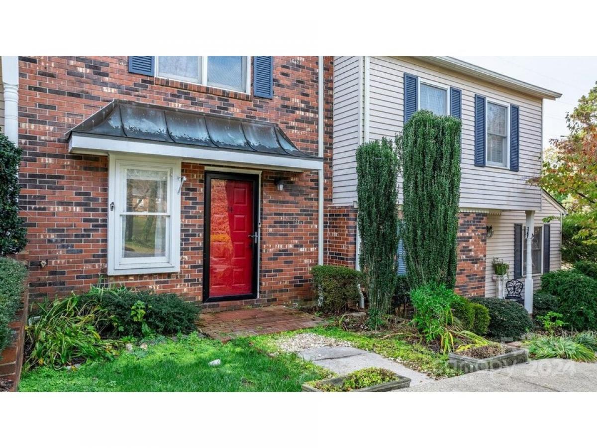 Picture of Home For Sale in Hickory, North Carolina, United States