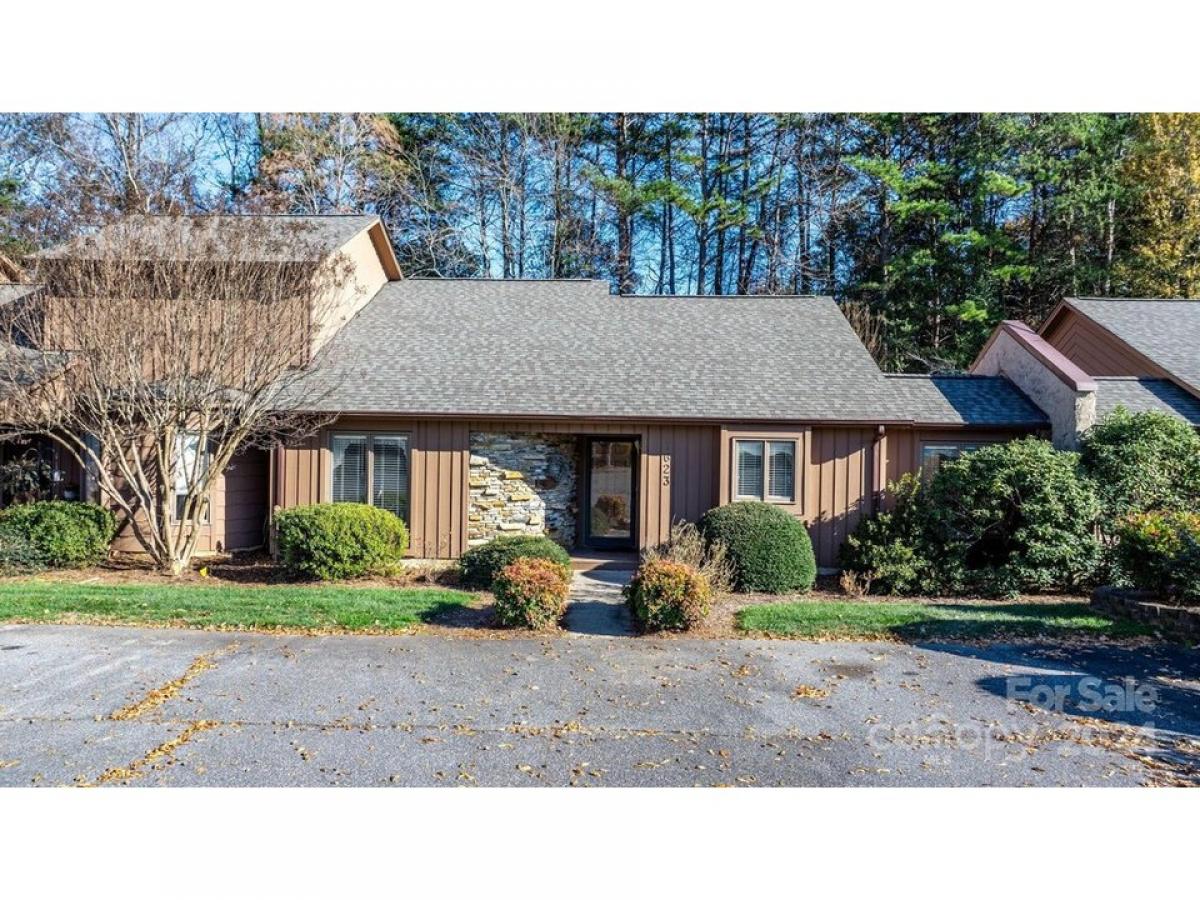 Picture of Home For Sale in Hickory, North Carolina, United States