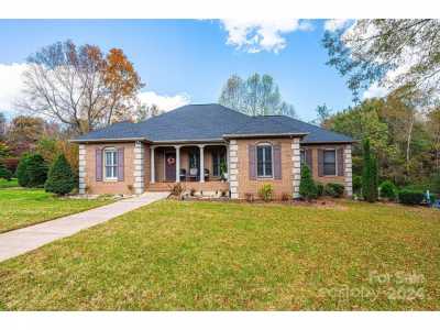 Home For Sale in Hickory, North Carolina