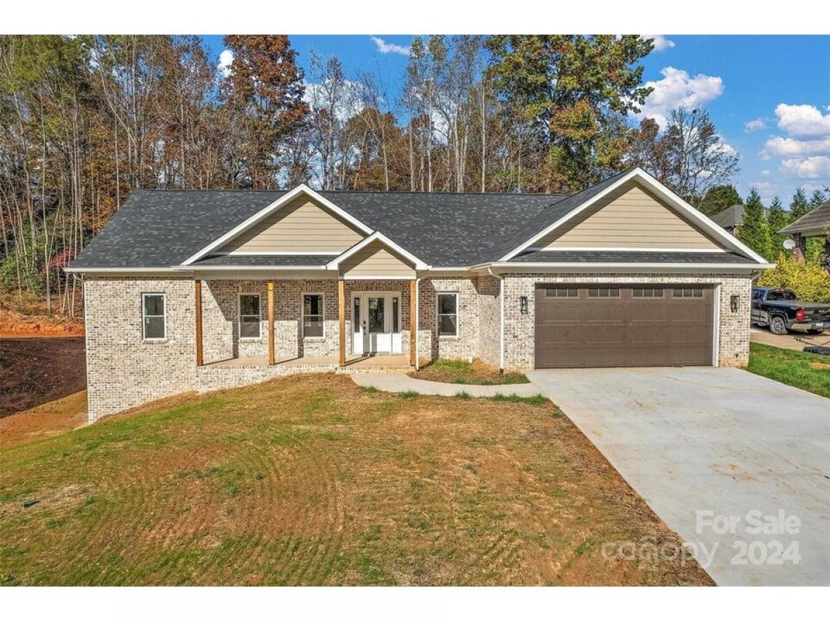 Picture of Home For Sale in Hickory, North Carolina, United States