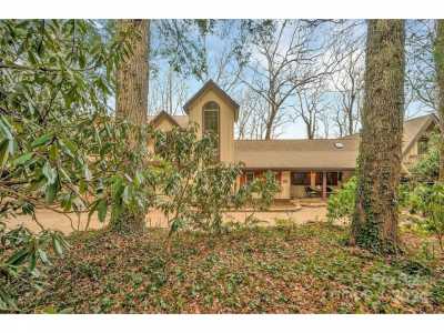 Home For Sale in Lake Toxaway, North Carolina