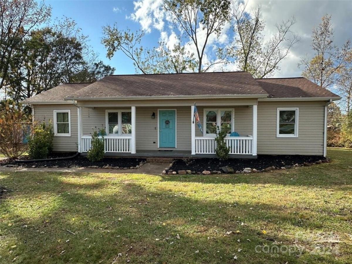 Picture of Home For Sale in Hickory, North Carolina, United States