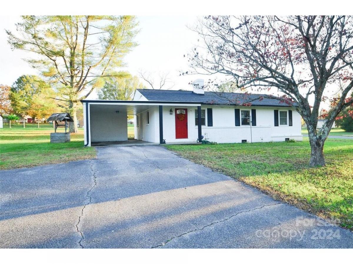 Picture of Home For Sale in Conover, North Carolina, United States