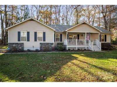 Home For Sale in Mills River, North Carolina