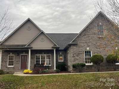 Home For Sale in Hickory, North Carolina