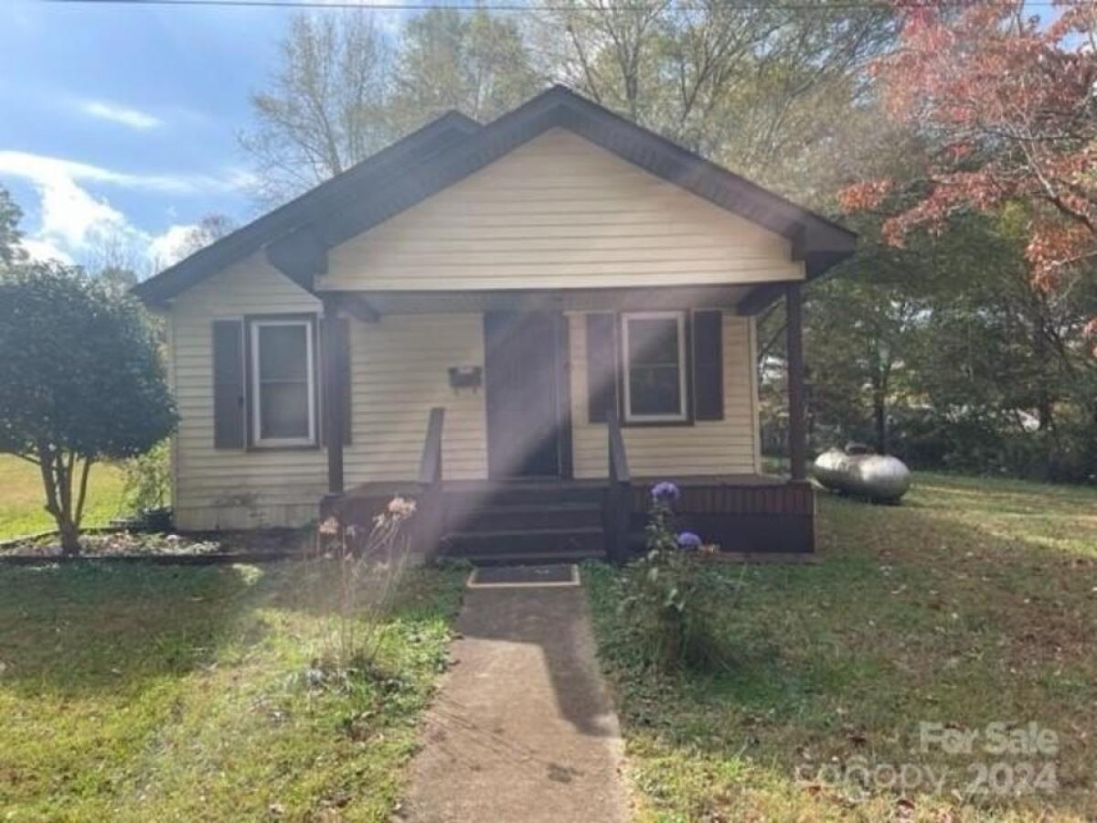 Picture of Home For Sale in Spindale, North Carolina, United States