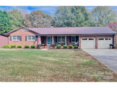 Home For Sale in Lincolnton, North Carolina