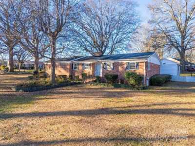 Home For Sale in Gastonia, North Carolina