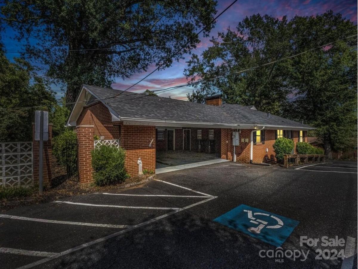 Picture of Home For Sale in Rutherfordton, North Carolina, United States