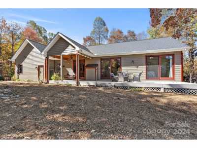 Home For Sale in Hendersonville, North Carolina