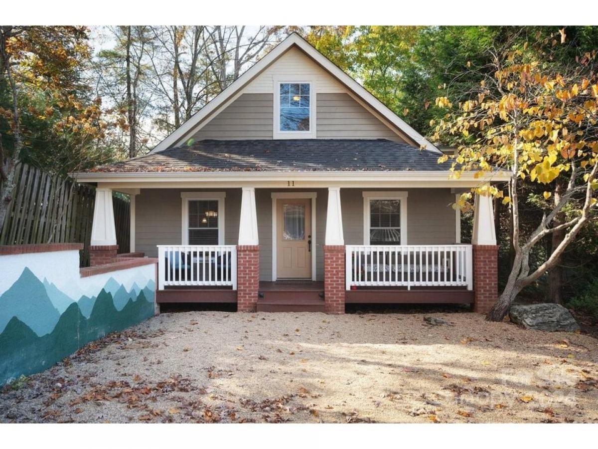 Picture of Home For Sale in Candler, North Carolina, United States