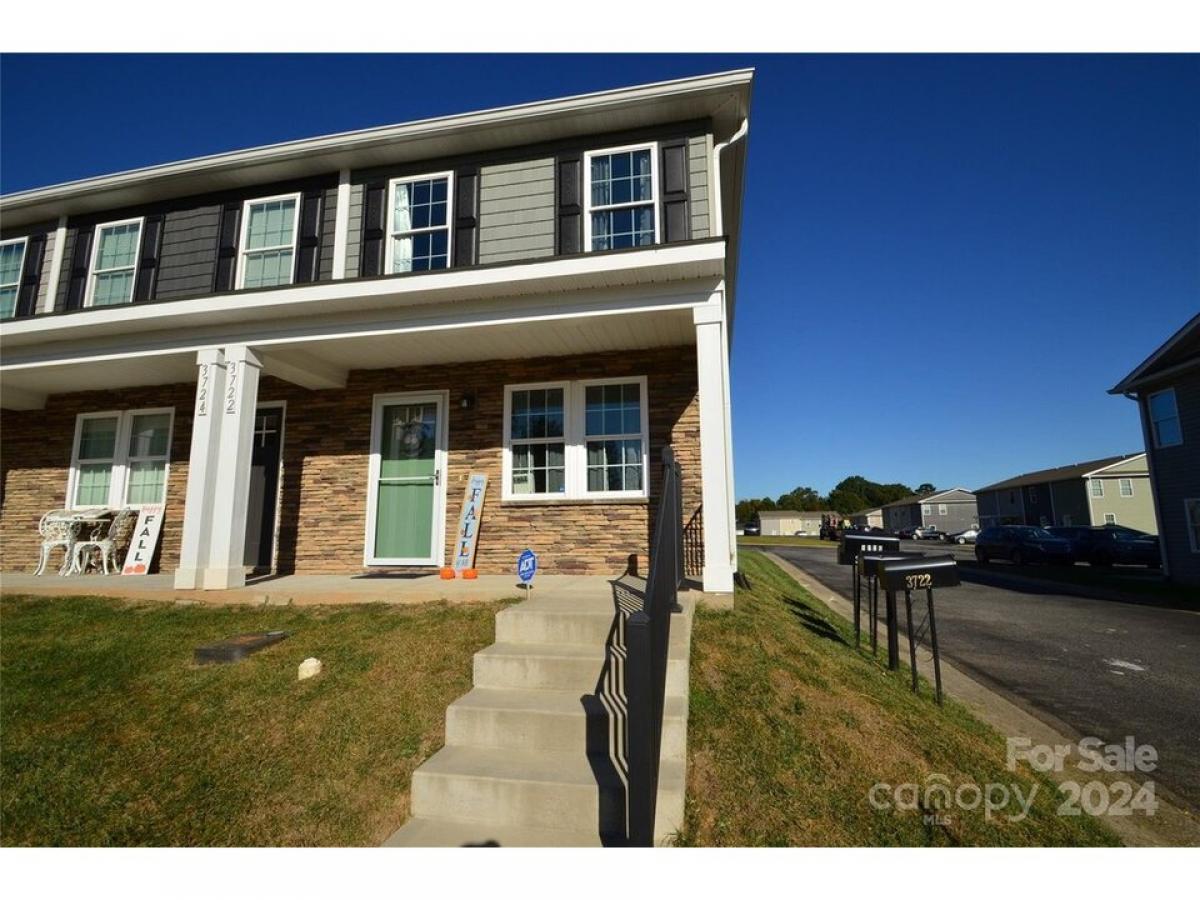 Picture of Home For Sale in Hickory, North Carolina, United States