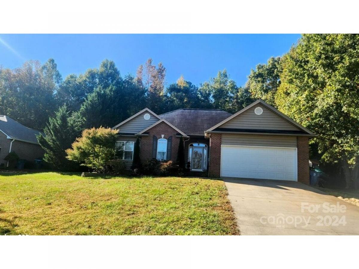 Picture of Home For Sale in Hickory, North Carolina, United States