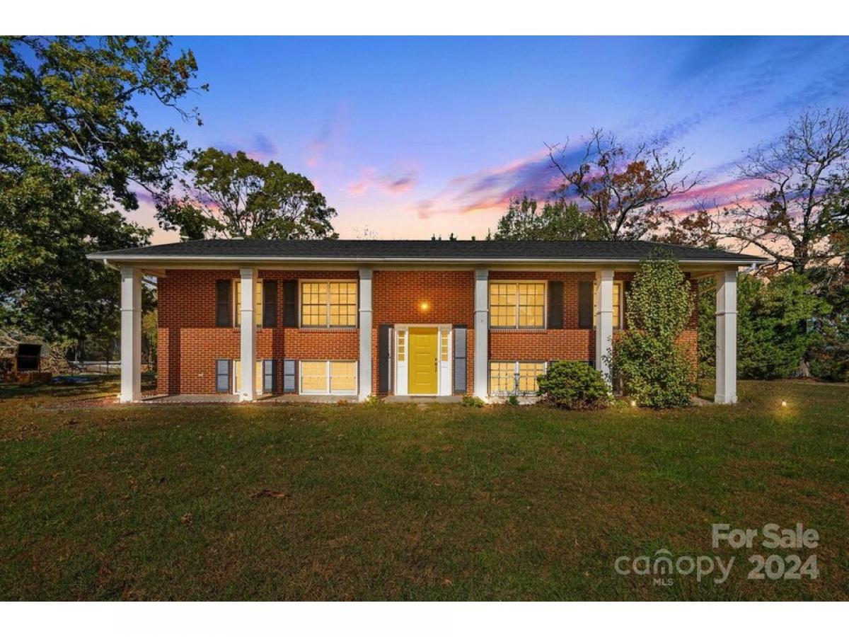 Picture of Home For Sale in Mills River, North Carolina, United States