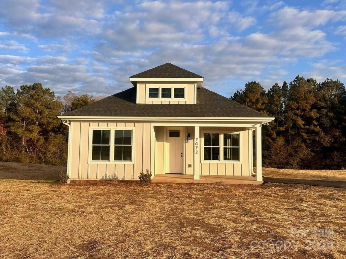 Picture of Home For Sale in Norwood, North Carolina, United States