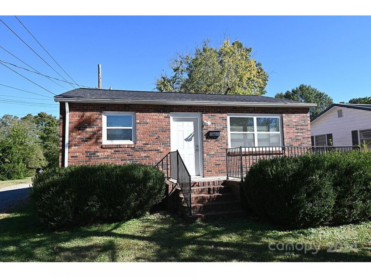 Picture of Home For Sale in Newton, North Carolina, United States