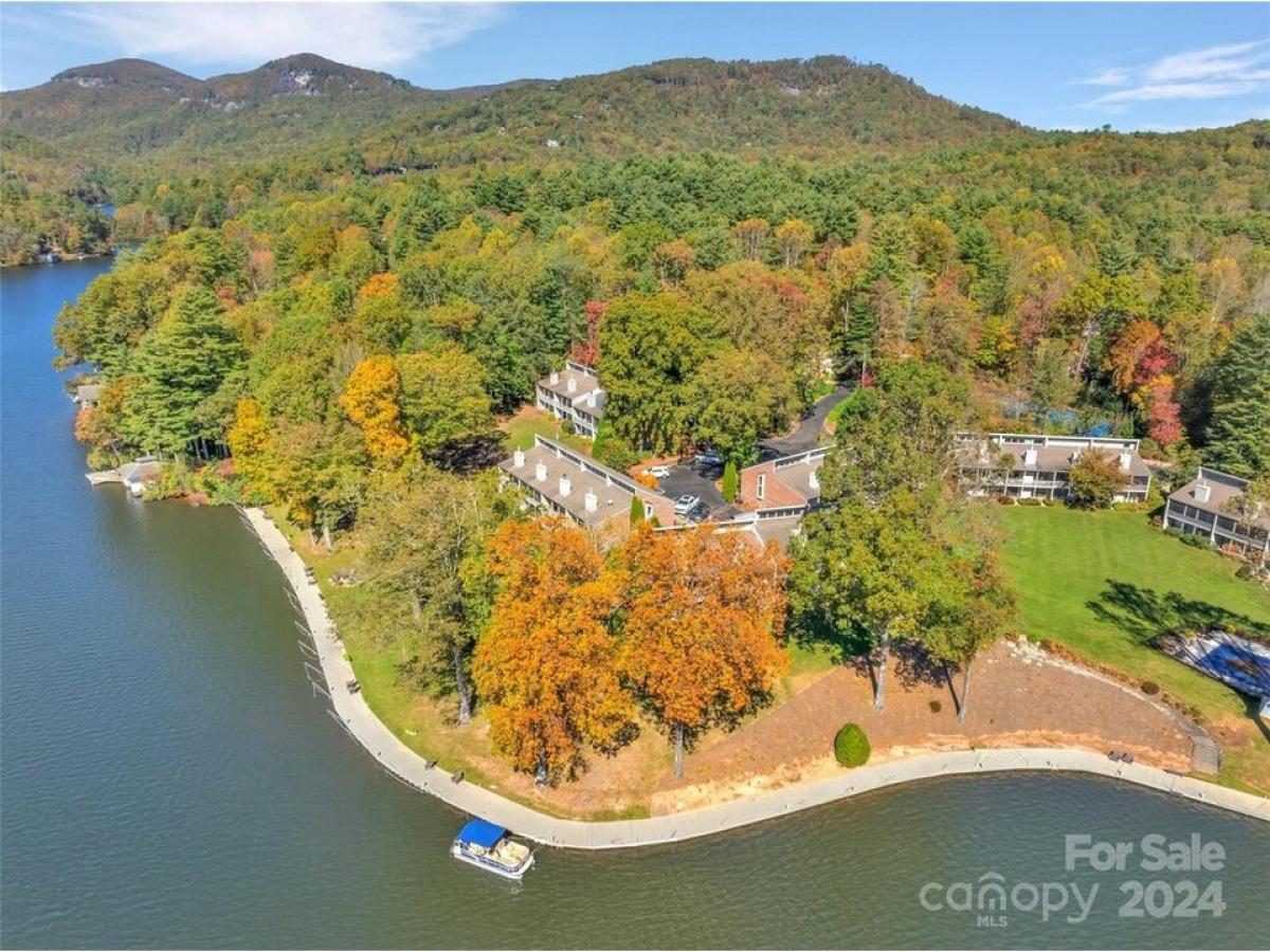 Picture of Home For Sale in Lake Toxaway, North Carolina, United States