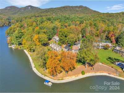 Home For Sale in Lake Toxaway, North Carolina