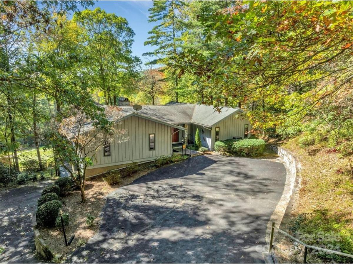 Picture of Home For Sale in Lake Toxaway, North Carolina, United States