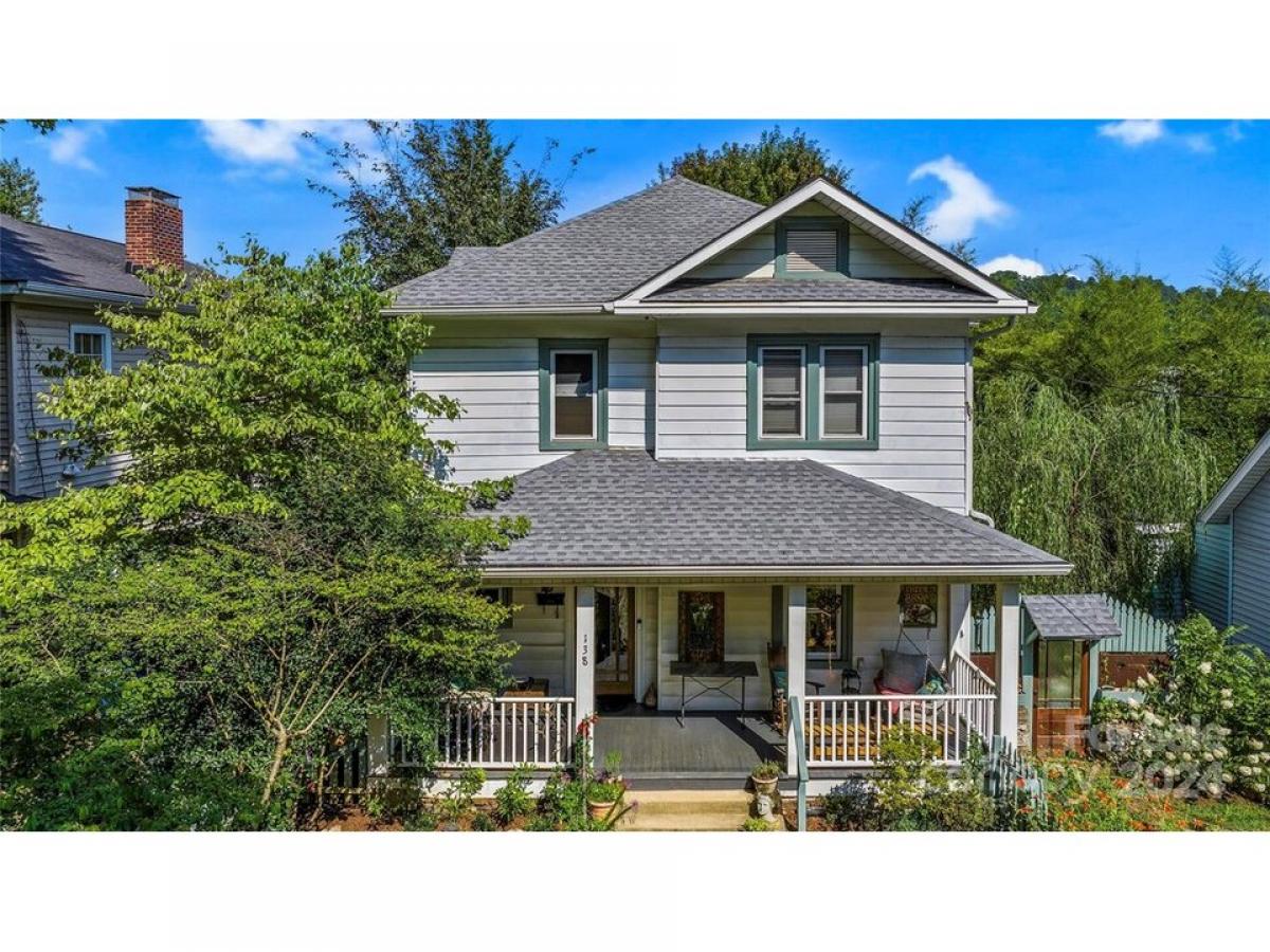 Picture of Home For Sale in Asheville, North Carolina, United States