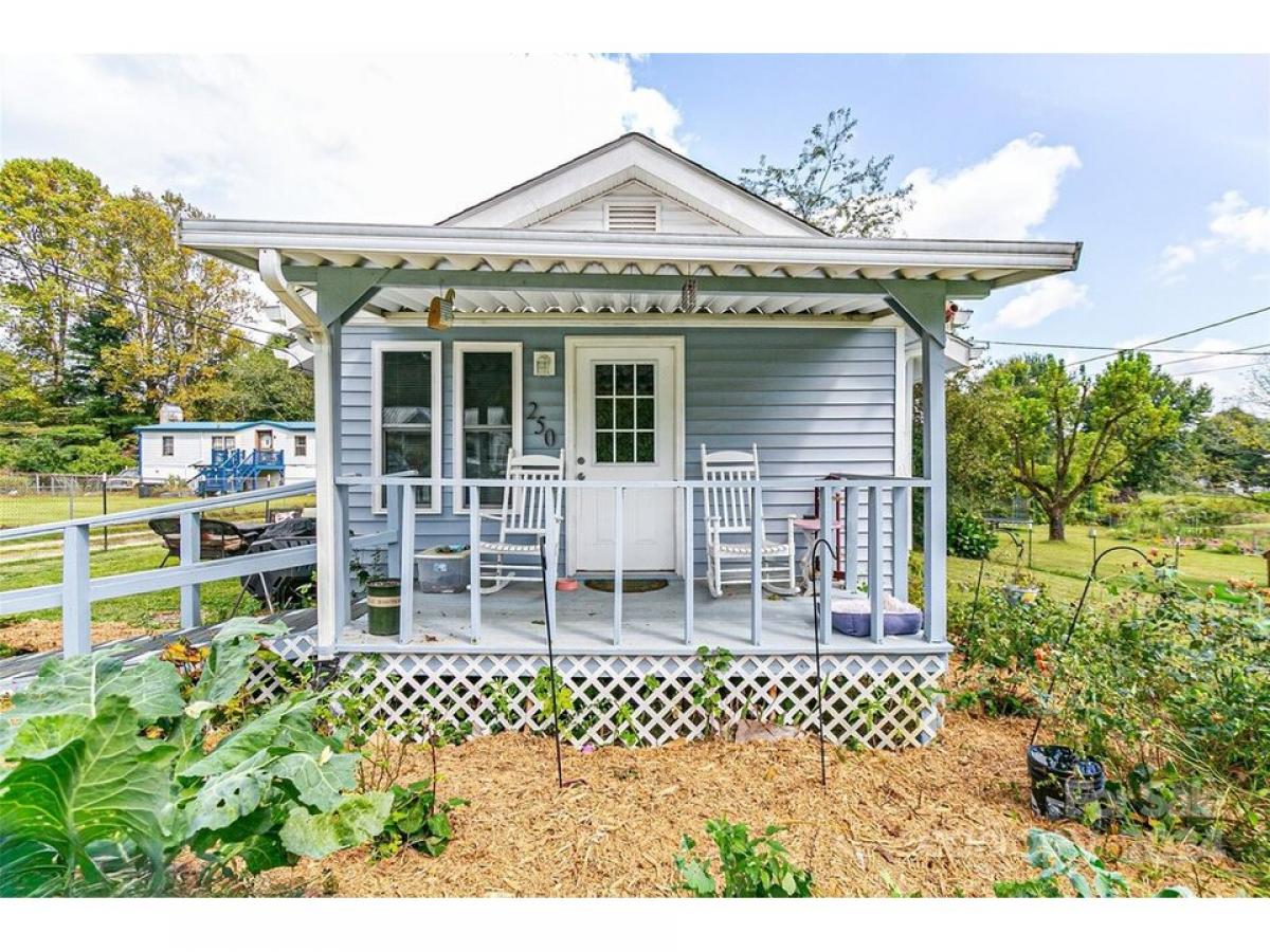 Picture of Home For Sale in Brevard, North Carolina, United States