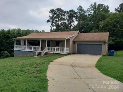 Home For Sale in Hickory, North Carolina