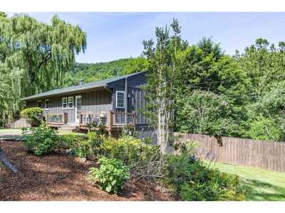 Home For Sale in Weaverville, North Carolina