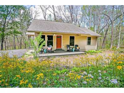 Home For Sale in Brevard, North Carolina